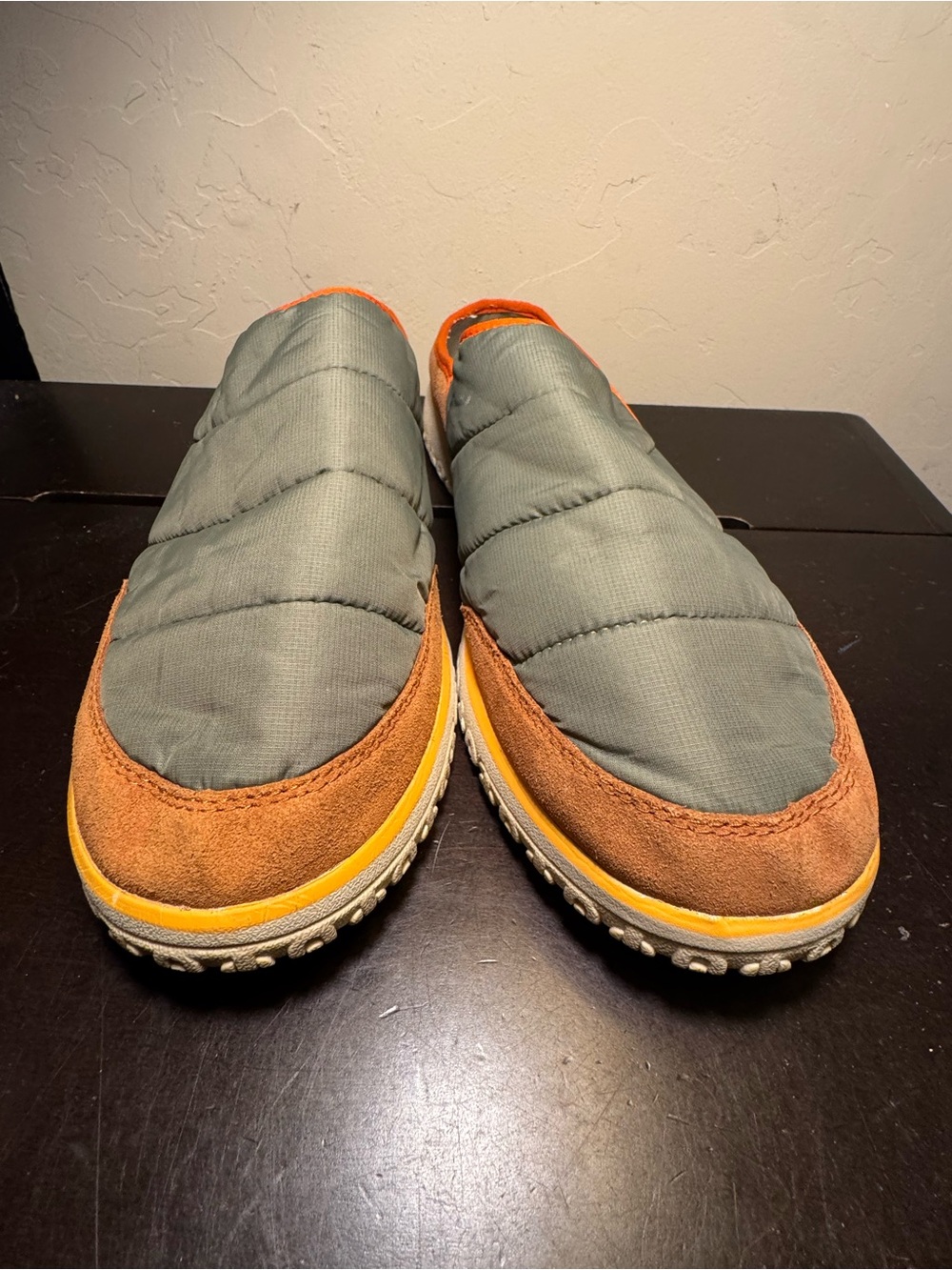 Men’s L.L. Bean Quilted Olive Green and Orange Slip-On Mules Size 12 - Picture 2 of 9